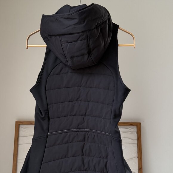 Women's LULULEMON Another Mile Black Puffer Jacket Vest Zip Off Hood Size 4 - Picture 4 of 5